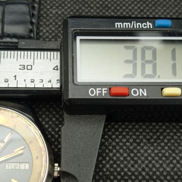 Vintage 1994 Citizen Automatic Mens Silver Watch W/daydate & Gold accents - Picture 7 of 8